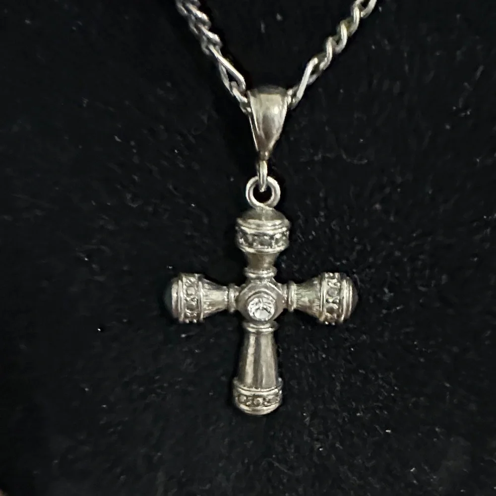 Stylish Silver Cross Pendant Necklace